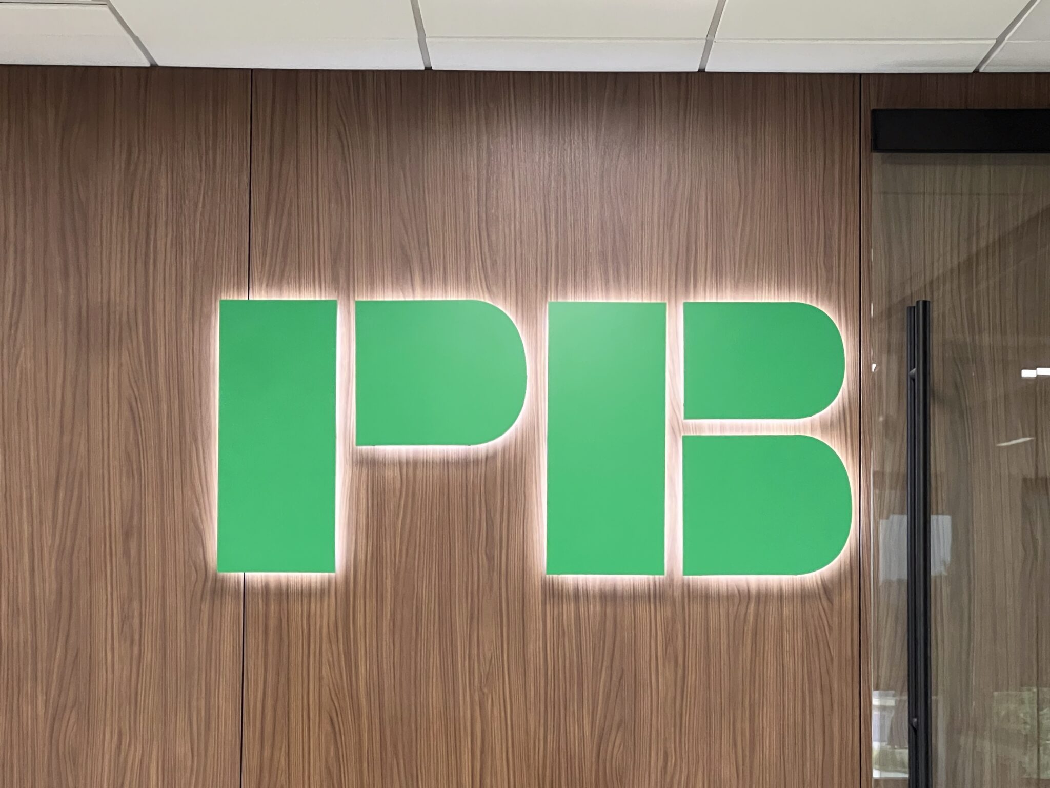 How We Created Constant Power LED Signs With No Visible Wiring ...